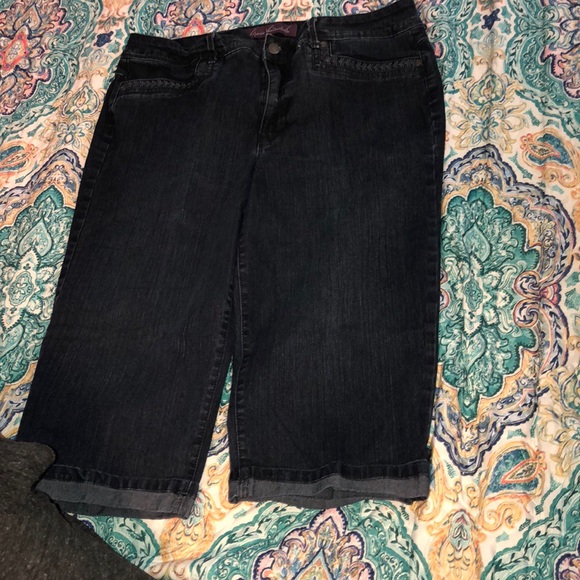 capris - Picture 2 of 3